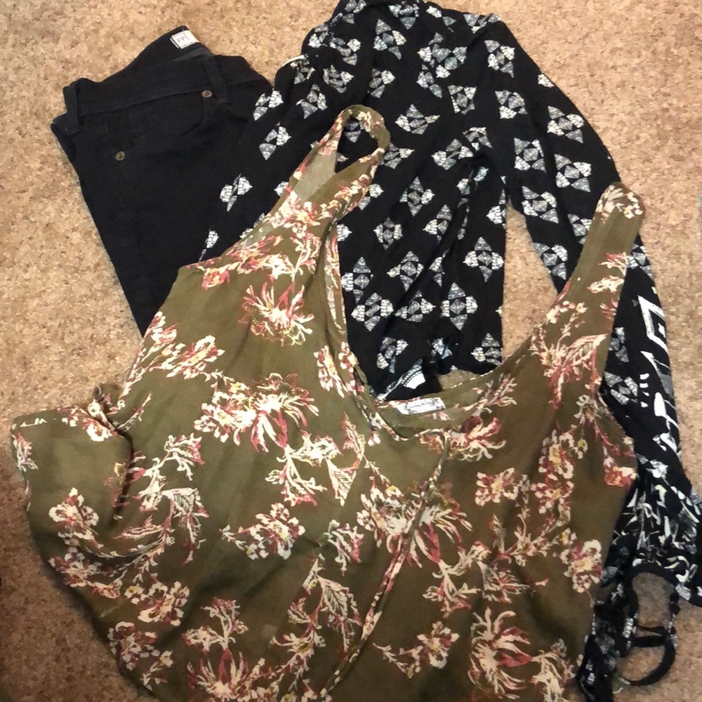 Free People Bundle! 1 Jean+ 2 shirts! - Picture 1 of 7
